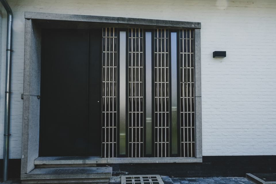 Aluminium voordeur voor renovatie in Mechelen  — Aluminium ramen project